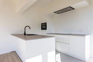 Altijd al gedroomd van een volledig gerenoveerd appartement met 3 slaapkamers, waar u geen enkele renovatie hoeft uit te voeren? Dan stellen wij...