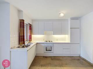 Bent u op zoek naar het ideale gelijkvloers appartement om te huren? Dit prachtige appartement in Mechelen staat nu te huur en combineert comfort met een fantastische ligging langs het water. Het appartement is onmiddellijk te huren en biedt een uitzonderlijke kans voor wie comfortabel en stijlvol wil wonen.Gelegen aan de Dijle 21, bevindt u zich op wandelafstand van het bruisende centrum van Mechelen. Tegelijkertijd geniet u van een rustgevend, uniek zicht op de Dijle.Indeling:- Lichtrijke woonkamer met open keuken- Gezellig privétuintje- Twee ruime slaapkamers met uitzicht op de tuin.- Recent gerenoveerde badkamer en een apart gastentoilet.- Berging naast de keuken en een private ondergrondse berging.- Gemeenschappelijke fietsenberging in de ondergrondse parking.- Buitenstaanplaats achteraan het gebouw (beschikbaar vanaf 27 juli).Het appartement is meteen beschikbaar. De vaste kosten bedragen een provisie van 75 euro. Wil je een bezoek inplannen en het appartement zelf ontdekken? Aarzel dan niet om een bezoekaanvraag in te dienen via Dewaele.com via de daar voorziene rode balk.