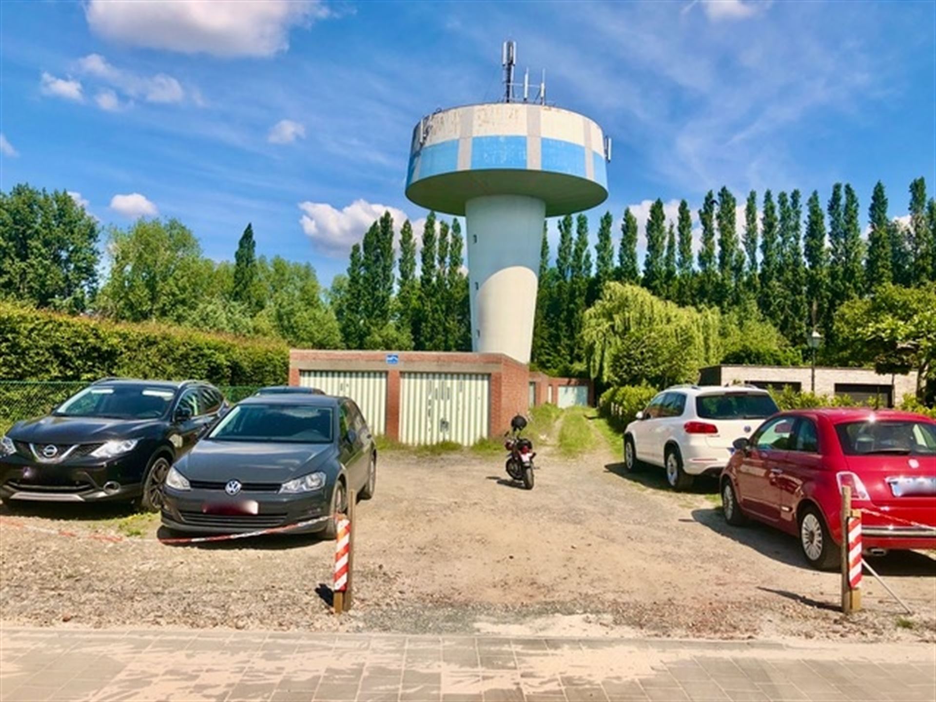 Bouwgrond met 11 garages - foto 1