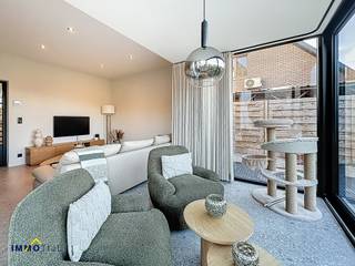 Deze ruime en volledig instapklare woning werd grondig gerenoveerd met oog voor kwalitatieve materialen, een verfijnde afwerking en...