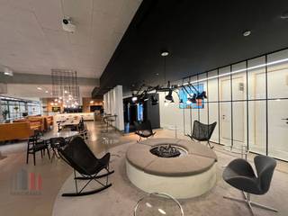 We offer modern and fully equipped all-in offices for 7 to 8 workplaces, located in a vibrant, entrepreneurial environment. Thanks to its excellent accessibility - just a few minutes from the E17 (UZ Gent slip road), the newly constructed R4 and the direct connection to the E40 - this is the ideal location.<br /><br />The offices have: meeting rooms, callbooths, event and seminar rooms, a fully equipped kitchen and even a panoramic view of the football pitch. <br />The all-in concept offers you complete peace of mind: from consumables and furniture to internet, cleaning, reception services and even property tax.<br />Moreover, you have ample parking facilities.<br /> <br />Interested? Contact us today for more information or a no-obligation site visit. Call PANORAMA B2B GENT OFFICES on 09 225 09 02.