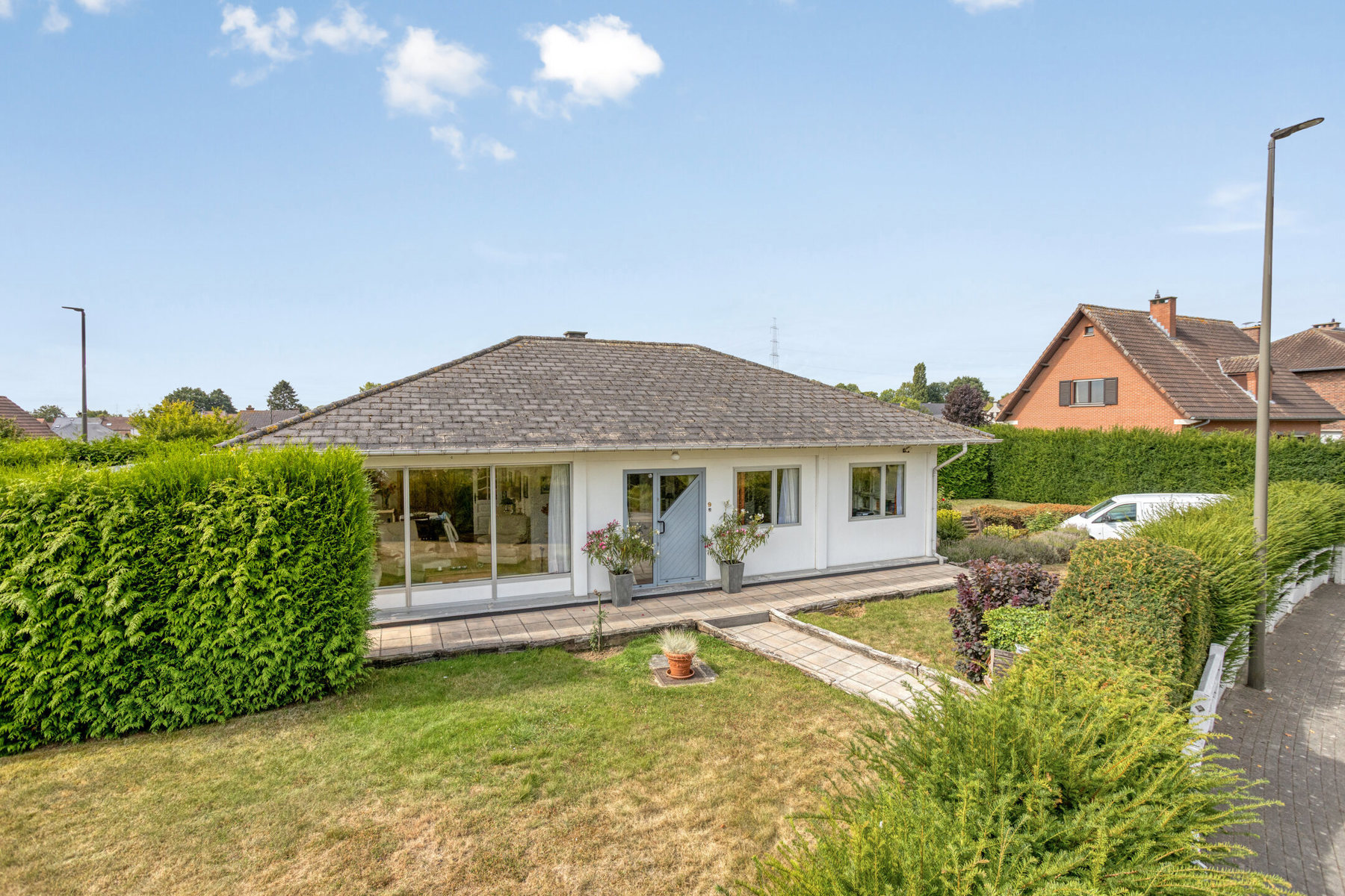 Rustig gelegen gelijkvloers-villa met 2slaapkamers en garage - foto 2