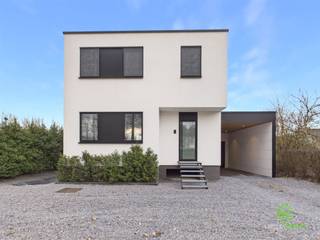 In Budingen, centraal gelegen tussen Zoutleeuw en Geetbets, vinden we deze instapklare en energiezuinige nieuwbouwwoning op een ruim perceel van...