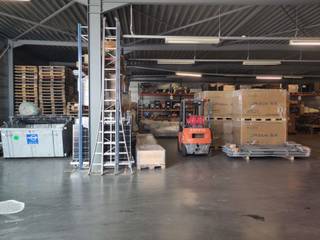 Magazijn te huur in Ninove met vlotte toegang naar de Expresweg. De unit van 1.110 m² vooraan de site beschikt over een hoogte van 4 meter,...