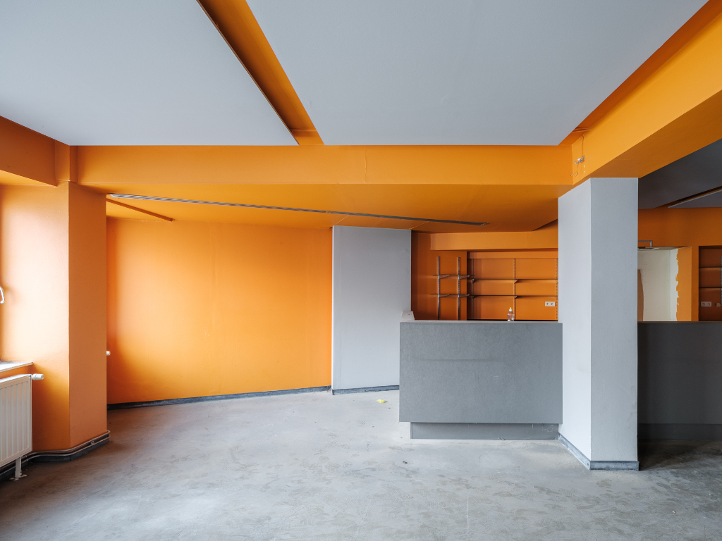 Handelsruimte met groot volume op wandelatsand van het station Gent-Sint-Pieters - foto 4