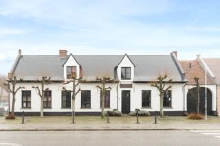 Te koop: veelzijdig handelspand in Cauwerburg, Temse, op een ruim perceel met voldoende parkeermogelijkheden.Dit pand biedt fantastische ruimtes die...