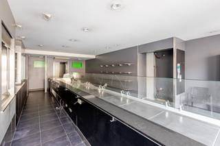 Uitstekend gelegen handelspand op Assenedesteenweg 87, ZelzateDit handelspand bevindt zich op een strategische locatie langs de drukbezochte...