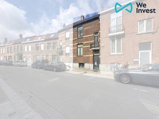 Ben je op zoek naar een betaalbare woning op wandel- en fietsafstand van de Brugse binnenstad, en schrikt wat renovatiewerk je niet af? Dan is deze woning zeker een grote kanshebber! <br /><br />De indeling is als volgt: <br />Souterrain: Keuken met eethoek- Badkamer met lavabo en bad/douchecombinatie - apart toilet - wasplaats - veranda - koer (21m2)<br />1ste verdieping: Ruime woonkamer <br />2de verdieping: 2 slaapkamers (20m2 en 14m2) <br />3de verdieping/zolder: Klaar voor inrichting als 3de slaapkamer (17m2), bereikbaar via vaste trap<br /><br />De woning is op heden verhuurd (kan opgezegd worden voor eigen bewoning) en beschikt over een geldig conformiteitsattest en goedgekeurde elektrische installatie. Dankzij het EPC label C is er geen renovatieplicht en het pand is tevens asbestveilig. Er werd recent een nieuwe gaswandketel en boiler voor sanitair warm water geplaatst. <br /><br />*Op de foto's van de lege ruimtes ziet men de woning in de huidige staat. De renders geven een beeld van het potentieel na inrichting/renovatie. <br /><br />De vermelde prijs is een startprijs. Elk bod boven deze prijs wordt voorgelegd aan de eigenaar, die al dan niet kan aanvaarden. Maak snel uw afspraak voor een bezoek ter plaatse!