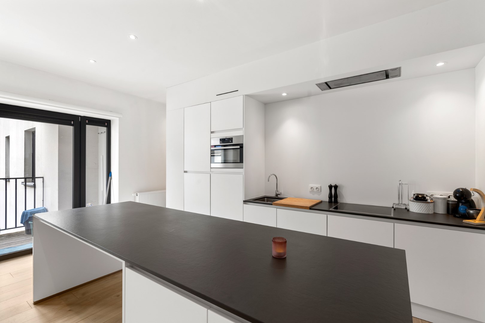 SCHITTEREND 2 SLPK APPARTEMENT MET ZONNIG TERRAS VLAKBIJ CENTRUM - foto 2