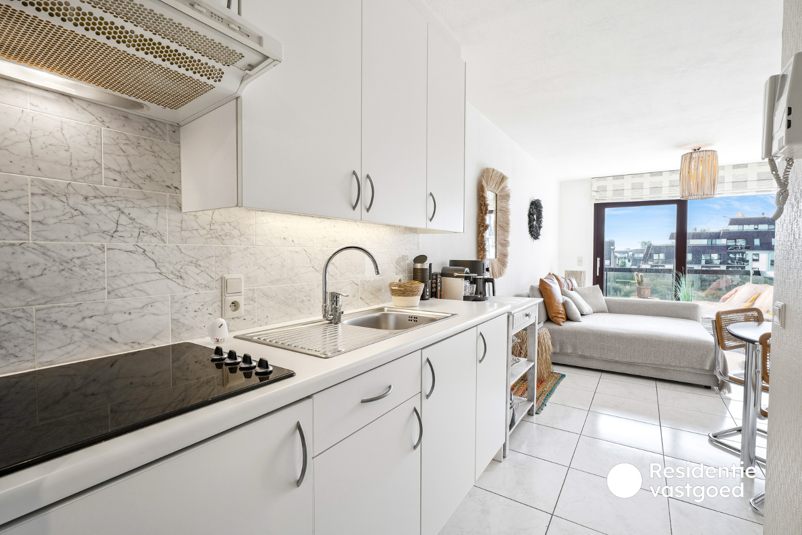 Lichtrijk zongerichte studio met slaaphoek, gelegen op 300m van de zee te Koksijde. - foto 4