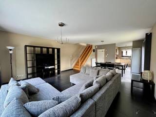 Energiezuinige gezinswoning in hartje Hamme (te huur vanaf 01/08/2026) Deze woning beschikt over een bewoonbare oppervlakte van 177 vierkante meter,...