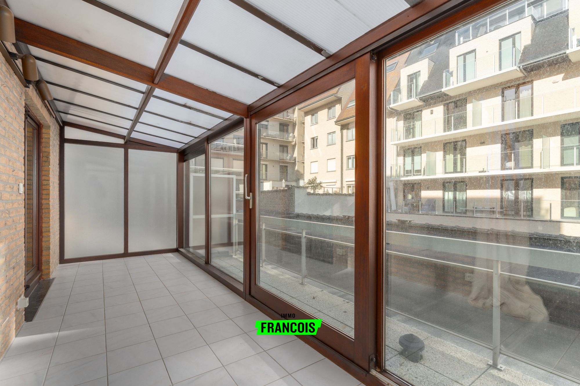 Lichtrijk tweeslaapkamerappartement met zonnige terrassen in Middelkerke - foto 2