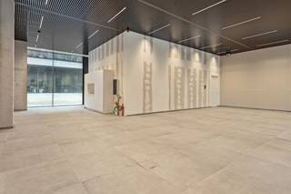 Bel espace de bureau contemporain à louer situé dans le parc d'affaires de Waregem. Le bureau est situé au rez-de-chaussée et dispose d'une...