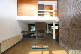 <p><span>Gelijkvloers</span></p><p><span>InkomhalOppervlakte: 2,0m²</span></p><p><span>Verdieping 1</span></p><p><span>Vestiaire</span></p><p><span>WC</span></p><p><span>LivingOppervlakte: 40,0m²</span></p><p><span>KeukenOppervlakte: 9,0m²</span></p><p><span>BergingOppervlakte: 5,0m²</span></p><p><span>TerrasOppervlakte: 35,0m²</span></p><p><span>Verdieping 2</span></p><p><span>NachthalOppervlakte: 5,0m²</span></p><p><span>Slaapkamer3,4m x 3,7m = 12,4m²</span></p><p><span>Slaapkamer4,3m x 2,2m = 9,4m²</span></p><p><span>Slaapkamer5,2m x 2,0m = 10,4m²</span></p><p><span>BadkamerOppervlakte: 2,4m²</span></p><p><span>WCOppervlakte: 1,5m²</span></p><p><span> </span></p>