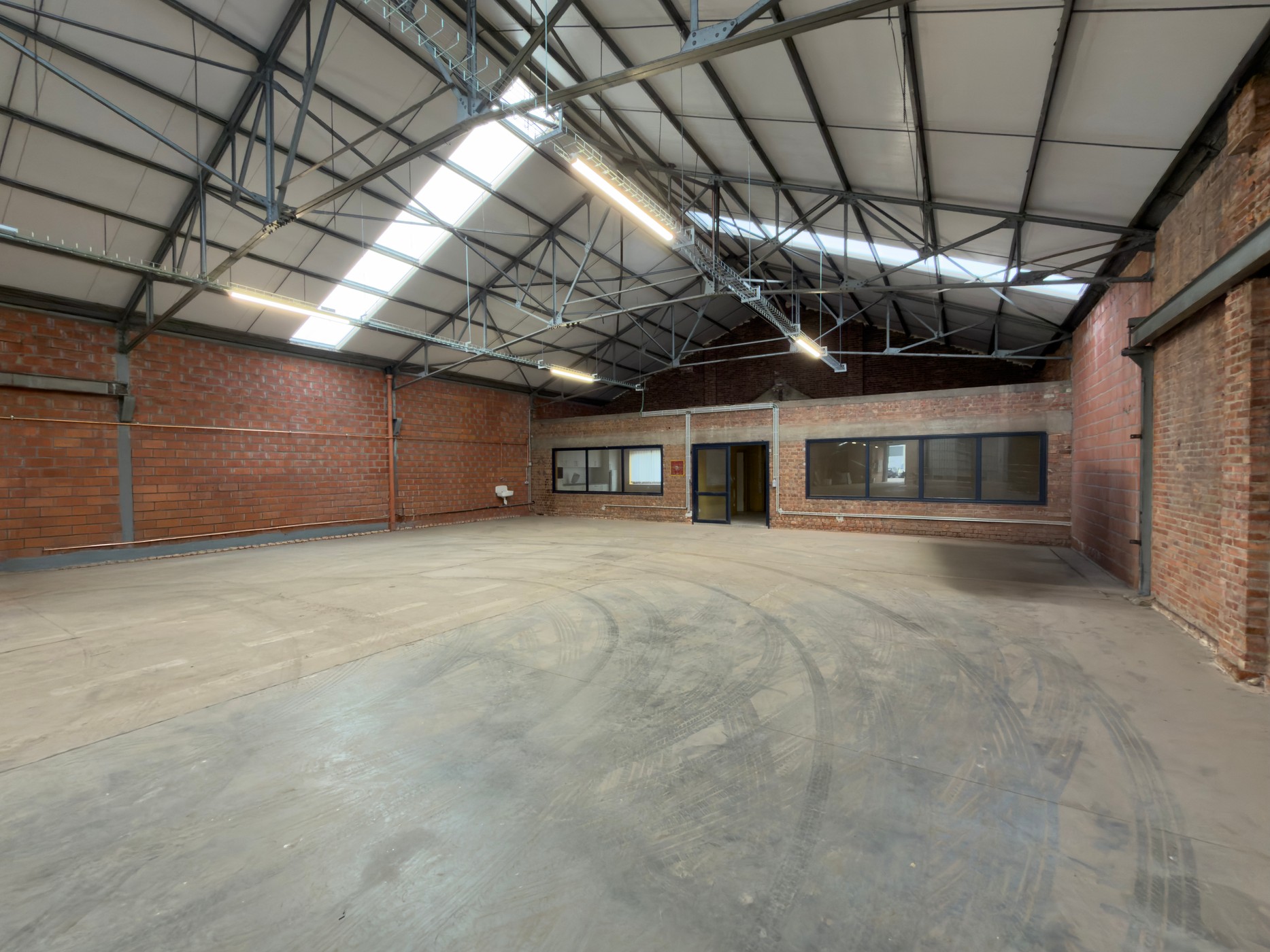 Magazijn (750m²) met kantoor (50m²) te huur in Deinze - photo 3