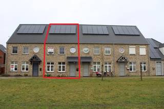 Deze woning is gelegen in een doodlopende straat in hartje Voortkapel en omvat: Inkomhal met gastentoilet, leefruimte, keuken, berging, 3...