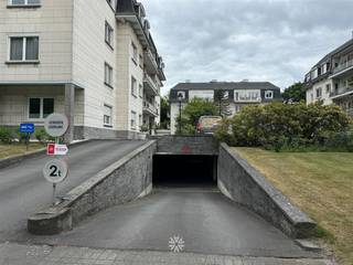 Looking for a garage box for sale for a car or storage of stuff in Sint-Denijs-Westrem ? We have what you are looking for: The assets:- spacious...