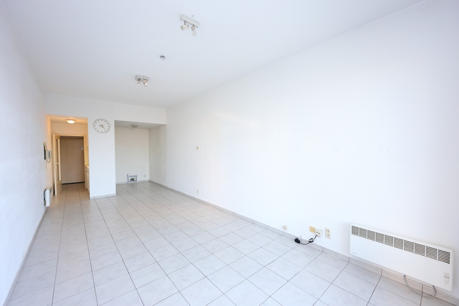 Lichtrijke studio met slaaphoek te koop nabij de Zeedijk van Mariakerke-Oostende - foto 2