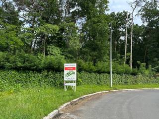 LOT 2Dit prachtige, privatieve villaperceel met ruime bouwmogelijkhedenbevindt zich in het residentiële Kapellenbos. Het perceel heeft...