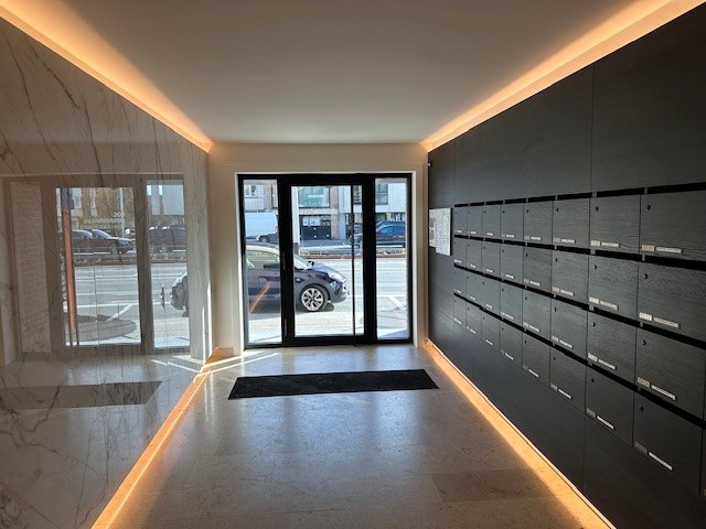 Zonnige ruime studio met terras op 100 meter van zee. Ideaal voor beleggers of tweede verblijf aan zee. - foto 4