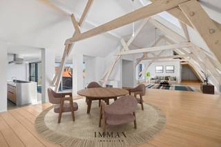 * NIEUWE VOORWAARDEN *Op een unieke locatie in de Brugse binnenstad bevindt zich deze ruime, prachtig afgewerkte loft van 180 m²Een kleinschalig...