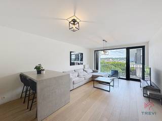 ANDERLECHT: Vlakbij de kanaaldijk en alle voorzieningen, GEMEUBILEERDE duplex met 2 slaapkamers van +/-103 m² op de 8e verdieping met lift in...
