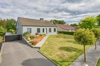 Exclusieve instapklare, gelijkvloerse woning met ruimte, rust en klasse op een perceel van 24 are te Leopoldsburg!