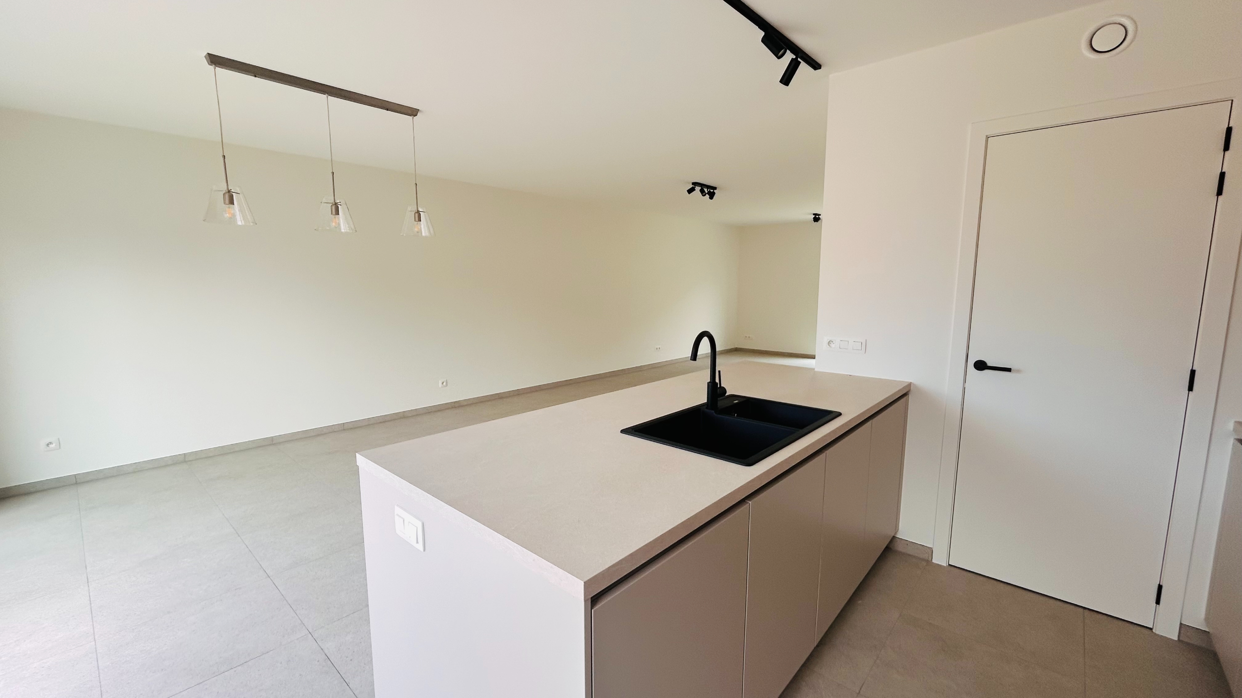 Ruime nieuwbouwwoning met 3 slaapkamers en eigen parkeerplaats in groene woonwijk De Weverie - foto 4