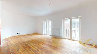 Ideaal gelegen in de Kaaienwijk van Brussel, dicht bij tal van winkels en restaurants, op de 5e verdieping van een Neo-Louis XVI-stijl gebouw...