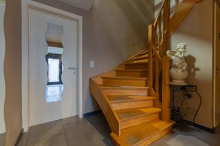 Immo Pické biedt U deze goed onderhouden en gunstig gelegen woning aan in de nabijheid van scholen, winkels, openbaar vervoer en de...