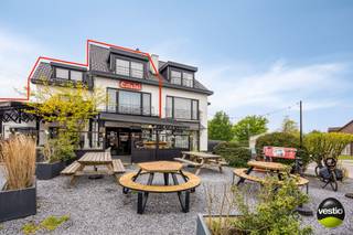 Op zoek naar een zorgeloze investering in het dynamische hart van Limburg? Dan is dit volledig verhuurde opbrengsteigendom aan de Luikersteenweg...