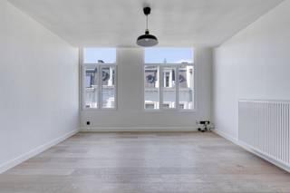 Ideaal startersappartement met één slaapkamer.Indeling:Via de inkom komt men onmiddellijk in de ruime, zonovergoten leefruimte terecht. De leefruimte...