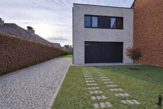 Centraal gelegen in Vosselaar bevindt zich deze stijlvolle nieuwbouwwoning welke wordt verkocht onder registratierecht (Geen BTW). De woning omvat...