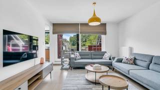 Welkom op de Nieuwe Kuilenweg 31/32 in Genk.<br /><br />Bent u op zoek naar een ruim instapklaar appartement met 3 slaapkamers in Genk?<br />Zoekt u een investeringsappartement dat u meteen wenst te verhuren?<br />Dan is dit appartement precies wat u zoekt!<br /><br />De videoreportage kan u bekijken via volgende link: <br />https://player.vimeo.com/video/1204826434<br /><br />Dan is dit modern en energiezuinig appartement absoluut een bezoek waard!<br /><br />Dit duplex appartement is gelegen op het 3de en 4de verdiep.<br />De bewoonbare oppervlakte bedraagt maar liefst 113 m² en beschikt over twee terrassen, dewelke samen 40 m² groot zijn.<br />Bij het appartement hoort een riante afgesloten garagebox met berging om de wagen te parkeren.<br /><br />Samenstelling appartement:<br />2de verdiep: 73 m²
<ul>
	<li>Inkomhal </li>
	<li>Gezellige woon- en eetkamer </li>
	<li>Ingerichte keuken </li>
	<li>Berging</li>
	<li>Toilet</li>
	<li>Slaapkamer 1</li>
	<li>Terras (voorgevel)</li>
	<li>Terras (achtergevel)</li>
</ul>
3de verdiep: 40 m²

<ul>
	<li>Nachthal</li>
	<li>Slaapkamer 2</li>
	<li>Slaapkamer 3</li>
	<li>Badkamer</li>
</ul>
Troeven:<br />✔ Instapklaar<br />✔ Lift aanwezig<br />✔ 3 slaapkamers<br />✔ Airco <br />✔ Alle ramen hebben vliegenramen<br />✔ Recente doorstromer (vaillant)<br />✔ EPC B-label (102 kWh/m² jaar)<br />✔ Conforme keuring elektriciteit<br />✔ Twee ruime terrassen<br />✔ Ondergrondse garagbox met sectionale poort<br />✔ ...<br /><br />In bijlage kan u de energieprestatiecertificaat, de elektrische keuring en het grondplan downloaden.<br /><br />Heeft u interesse in dit prachtig appartement?<br /><br />Contacteer ons dan via mail op info@frerevastgoed.be of door een contactaanvraag door te sturen.<br />Gelieve uw telefoonnummer er telkens bij te vermelden.