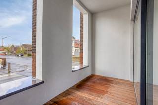 This unique loft apartment is located in the rural and peaceful town of Sint-Pieters-Kapelle, housed in a fully renovated former school building. Here, authentic charm and contemporary living comfort go hand in hand. Through the light-filled entry hall, you enter the spacious living area, which flows seamlessly into the open kitchen, where large windows provide an abundance of natural light and a beautiful view of the patio and garden.

On the first floor, there are two spacious bedrooms and a stylish bathroom featuring both a bathtub and a walk-in shower. The attic floor offers two additional bedrooms and provides access to a second terrace.

The home is exceptionally energy-efficient thanks to underfloor heating and solar panels, resulting in a favorable EPC rating and a pleasant living environment. In addition, you’ll enjoy an exemption from cadastral income tax for the first five years. The home also features a private garden, private parking spaces, and a shared bicycle storage area.

**Highlights:**

* Unique loft apartment in a renovated school building
* Quiet, green location
* 4 full-sized bedrooms
* Underfloor heating and solar panels
* Exemption from cadastral income tax for the first 5 years
* Option to purchase at registration tax rates
* Private garden, parking spaces, and bicycle storage

A unique opportunity for those seeking character, space, and sustainable living comfort.