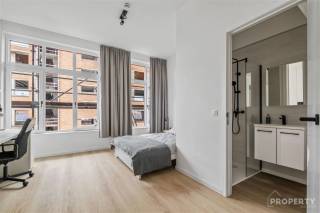 In het levendige hart van Kortrijk, waar alles binnen handbereik is, vindt u deze studentenkamers die met de grootste zorg afgewerkt zijn en...