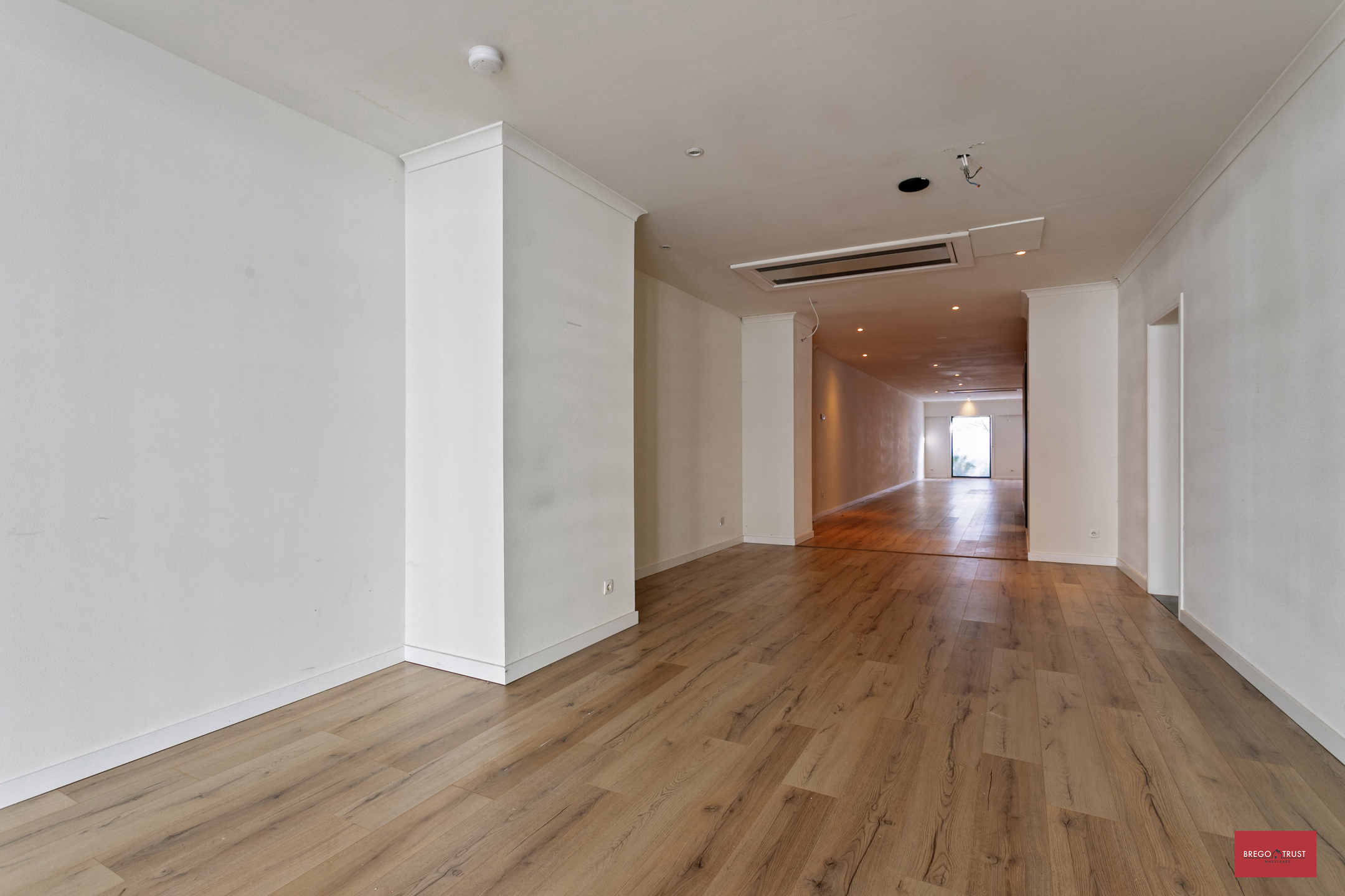 Twee naast elkaar gelegen handelspanden op de Bovenrij. - foto 5