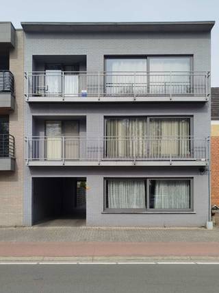 Te koop centraal gelegen gelijkvloers appartement met een bewoonbare oppervlakte van 93 m2 Het appartement beschikt over 2 ruime slaapkamers,...