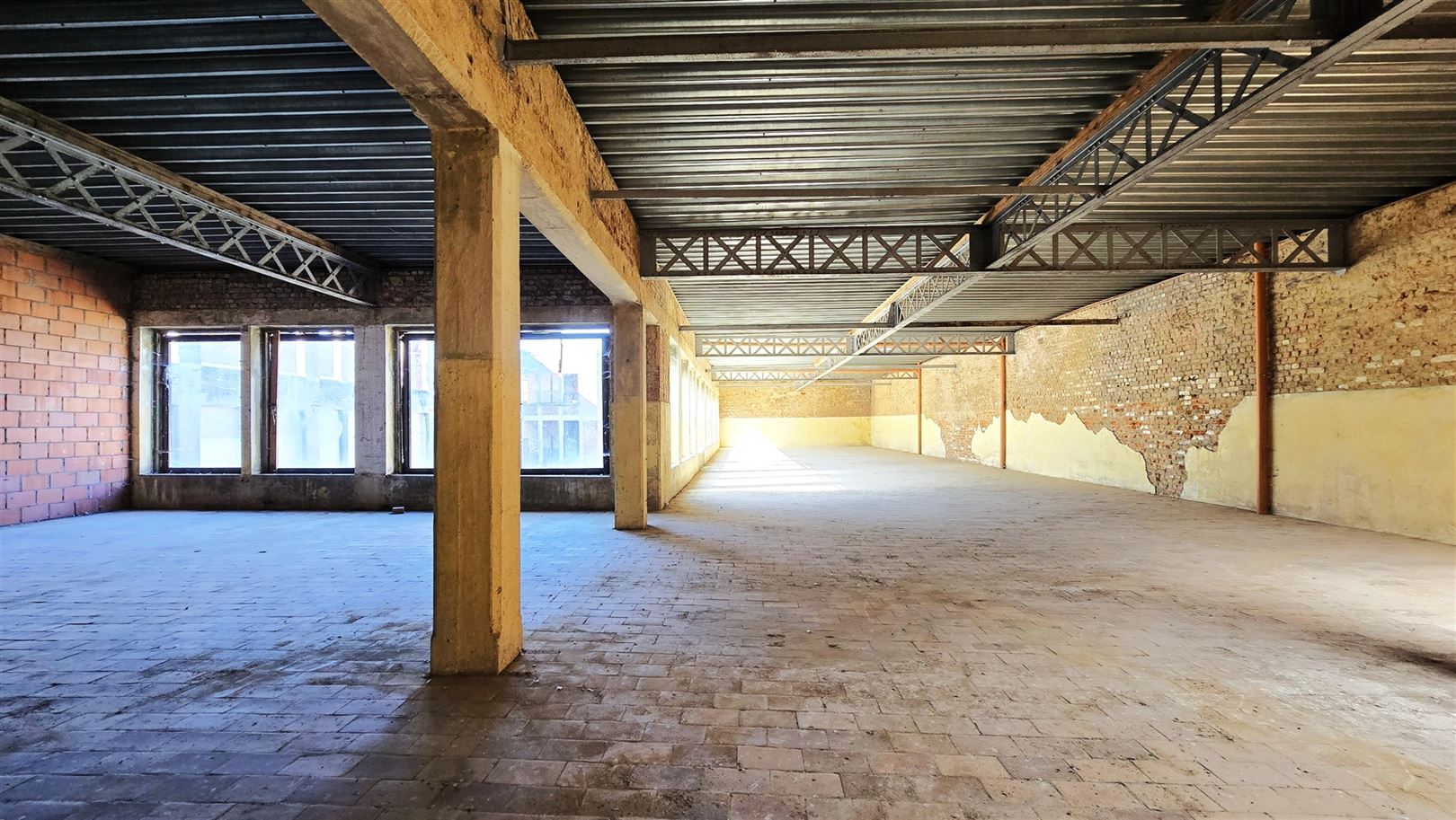 Voormalige fabrieksite met conciërgewoning - foto 4