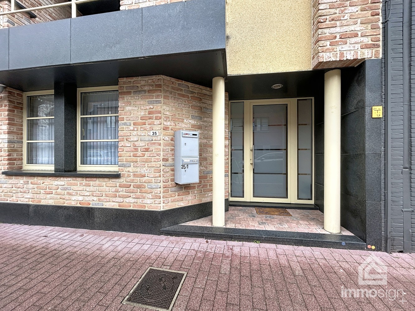 Appartementsgebouw met gelijkvloers- en duplexappartement in Peer centrum! - foto 2