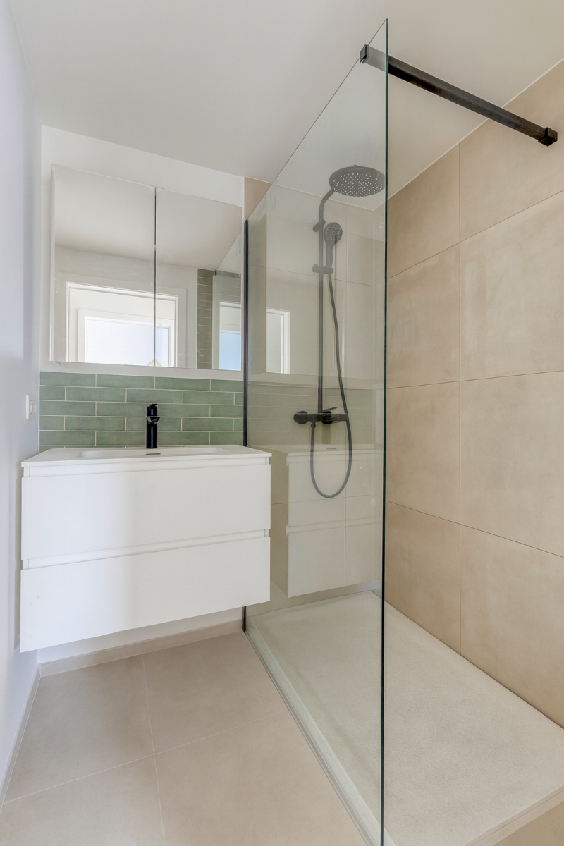 Stijlvol appartement met terras te koop in hartje Zeveneken! - foto 5