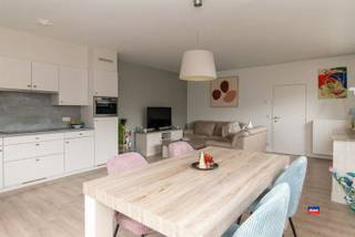 KONTICH | MAISON FAMILIALE AVEC TROIS CHAMBRES, GRAND JARDIN ET GARAGE SUR UN TERRAIN DE 466m² | CPE C |Rez-de-chaussée :  garage avec buanderie -...