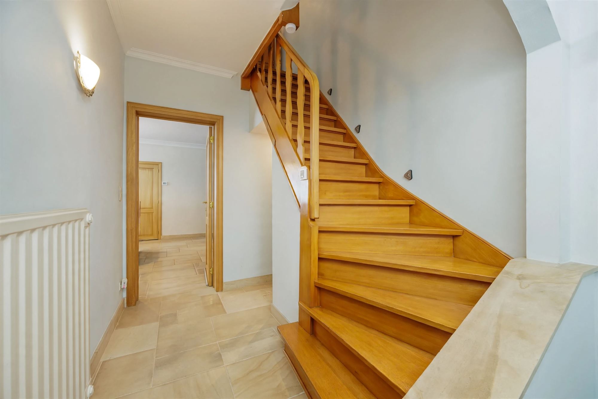 Halfopen bebouwing met 4 slpks, tuin, garage en EPC B! - foto 4