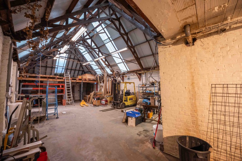 Atelier met gerenoveerd appartement - photo 4