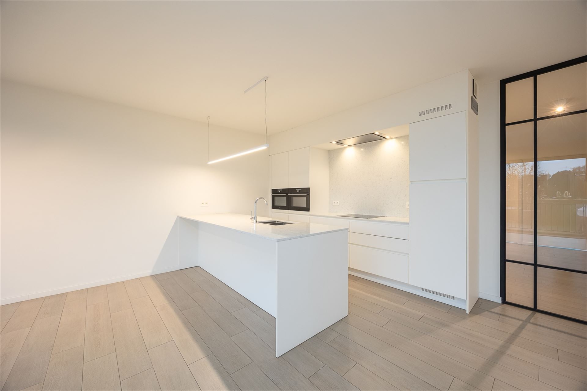 Groot appartement met 3 volwaardige slaapkamers. - foto 5