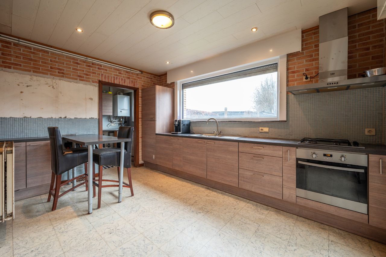 Charmante gezinswoning met garage en tuin op rustige, centrale ligging in Zedelgem - foto 2