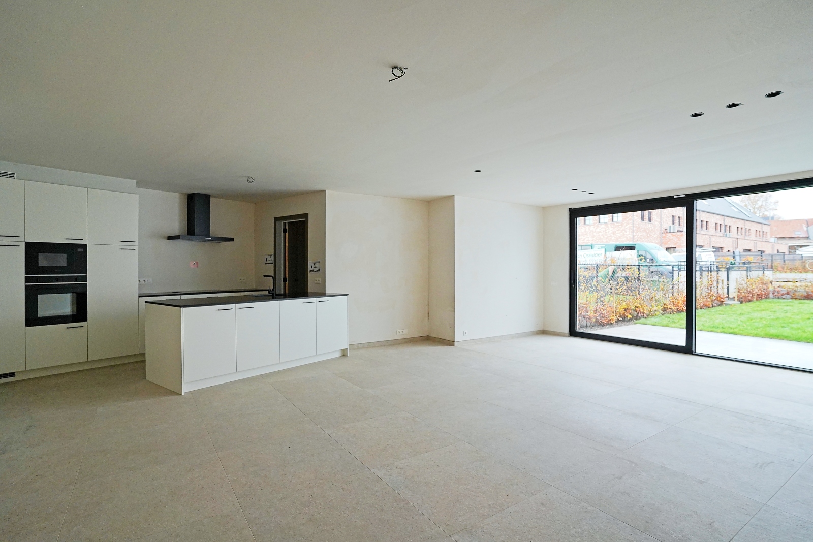 Net opgeleverd ruim nieuwbouwappartement met 2 slaapkamers en tuin in het centrum van Bornem. - photo 2