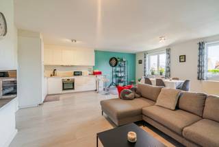 Ben je op zoek naar een appartement in een kleinschalige residentie met twee slaapkamers én op een goede locatie? Zoek dan niet verder!...