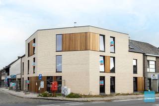 TE KOOP - nieuwbouwappartementen in Berlare. <br />Kiezen voor Pigalle is kiezen voor modern wonen met ruime terrassen/tuinen. <br />Tegelijk geniet je van een topligging op wandelafstand van de markt van Berlare en winkels/scholen.<br /><br />Pigalle biedt energiezuinige nieuwbouwappartementen (warmtepomp) met 1 als 2 slaapkamers. <br />Voorkeur voor gelijkvloers met terras of liever een appartement op de verdieping? Mogelijkheid tot aankoop autostaanplaats. <br />Contacteer ons gerust voor meer info - 052 52 80 30 - info@goemanvastgoed.be