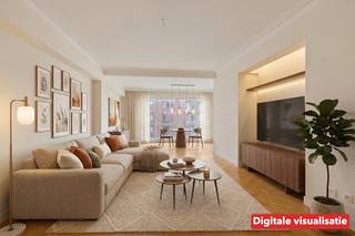 Bent u op zoek naar een project met veel potentieel op een toplocatie? Dit op te frissen appartement in hartje Mechelen biedt de ideale basis voor wie een woning naar eigen smaak wil transformeren. De ligging is uitstekend: op wandelafstand van het station en vlak bij het centrum. Ondanks de nood aan modernisatie, beschikt het pand over een gunstig EPC-label B, wat een grote troef is. Dankzij de grote raampartijen baadt de leefruimte in het licht.Het is een unieke kans voor wie een eigendom wil kopen om een persoonlijke stempel op te drukken. De centrale ligging in Mechelen zorgt dat alle faciliteiten steeds dichtbij zijn.Indeling van het appartement:- Inkomhal- Berging- Gastentoilet- Leefruimte: grote woonkamer met veel lichtinval.- Keuken.- Slaapkamers: drie volwaardige kamers- Badkamer- Terras: gezellig terrasje met een kleine buitenberging.- Kelderberging: privatieve bergruimte ondergronds.- Autostaanplaats: ondergrondse staanplaats (inrijhoogte 1m70, breedte 2m30), geschikt voor een kleine wagen.Dit appartement te koop in Mechelen combineert 100 m² oppervlakte met een strategische locatie. Grijp uw kans om dit appartement in de Leopoldstraat aan te kopen en maak van dit pand in Mechelen een unieke thuis!Neem vandaag nog contact op met Dewaele Mechelen voor meer informatie of een bezoek.Deze AI-visualisaties zijn bedoeld als inspiratie. Er werd geen rekening gehouden met technische specificaties, stedenbouwkundige voorschriften of de concrete mogelijkheden tot realisatie.Bestuursmaatregelen in het maatregelenregister: nee